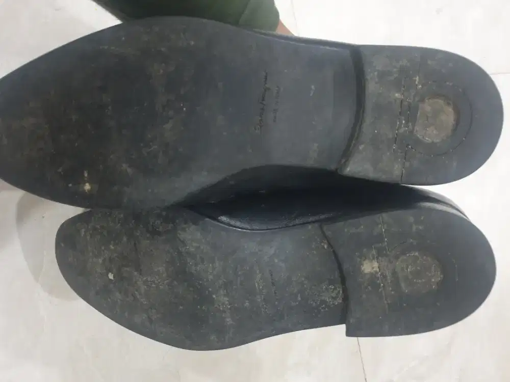 Sepatu Pantovel Salvator Feragamo original bekas uk.43