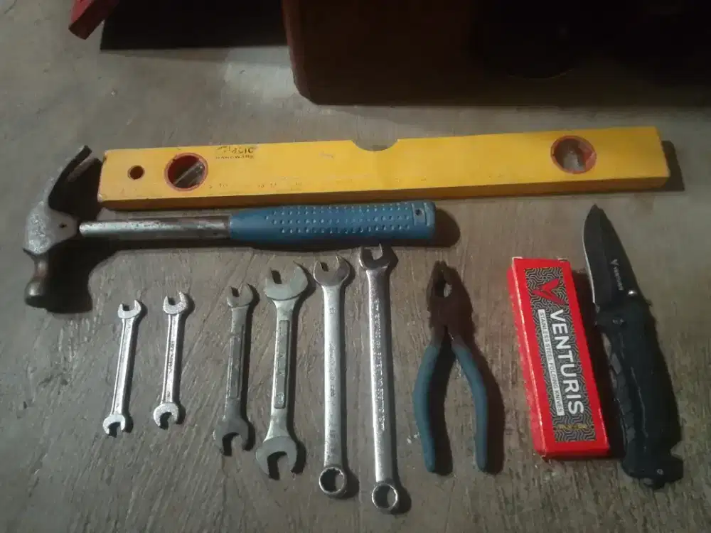 alat perkakas bekas.