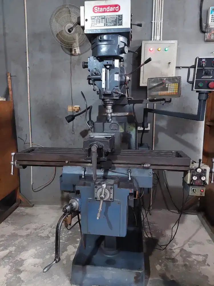 Mesin Milling merk Standard SM 5/NT 40