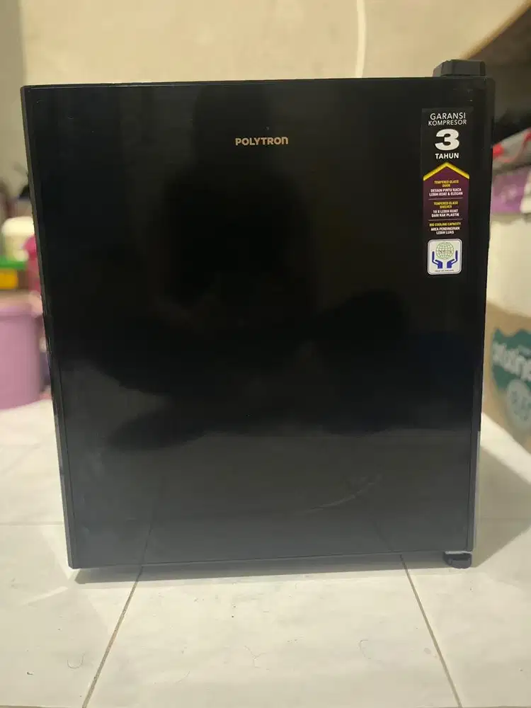 Kulkas kecil untuk kamar probadi