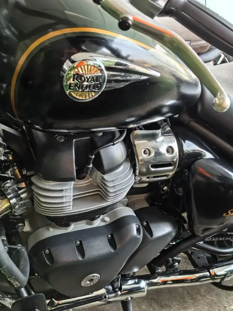 Royal enfield Super mateor 650 blackgreen