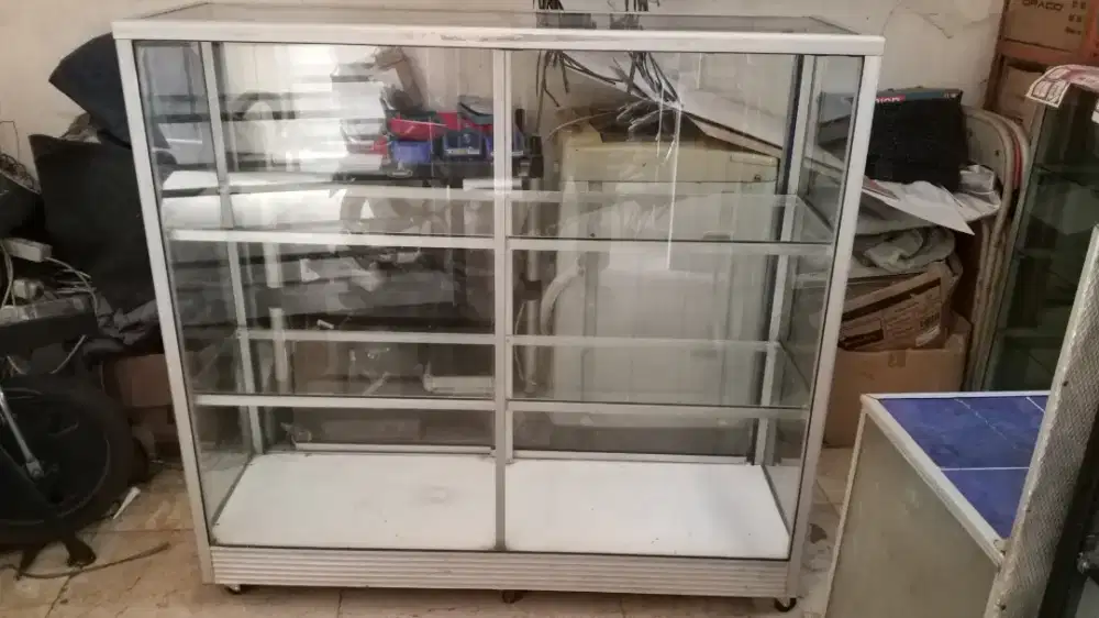 Etalase bekas 1.25 cm