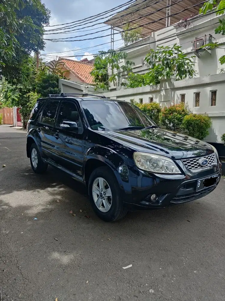 DIJUAL FORD ESCAPE LIMITED 2011