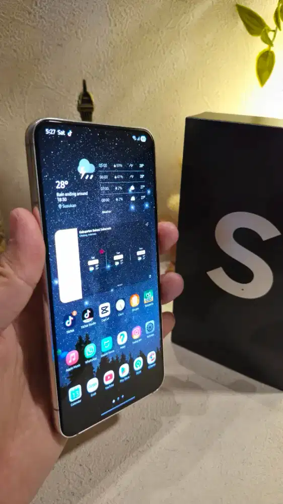 Pre-Loved Samsung Galaxy S22 White 8/256GB Mulus Like New Banyak Bonus