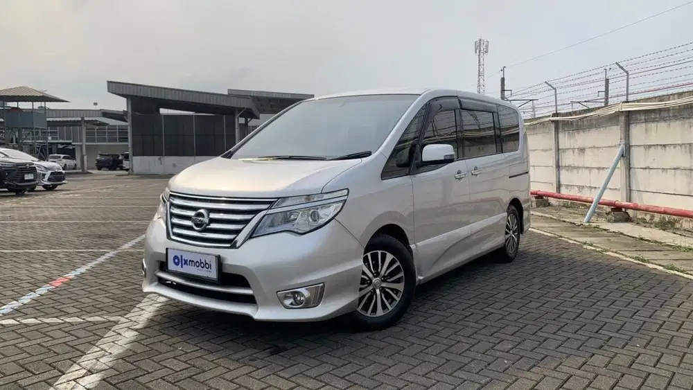 Pajak Panjang - Nissan Serena 2.0 Highway Star Bensin-AT 2017
