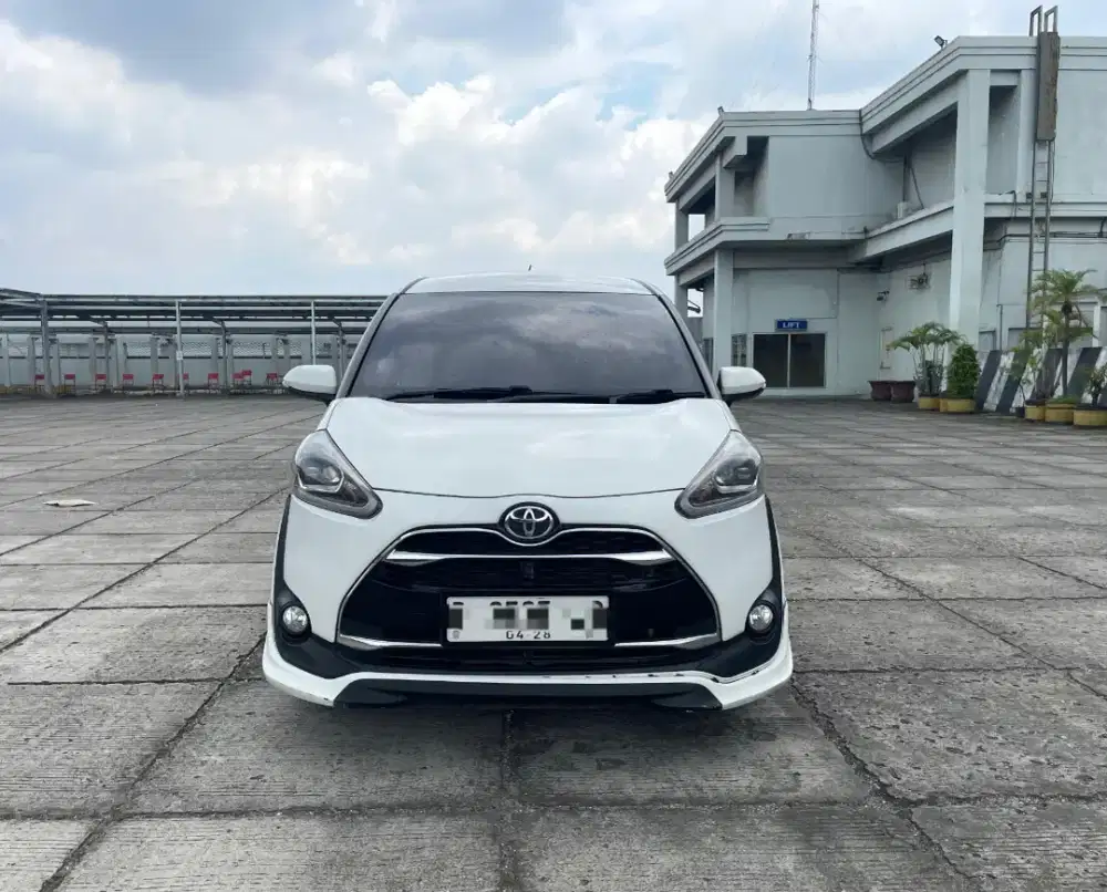 LOW KM30RB SIENTA 1.5 Q AT 2018