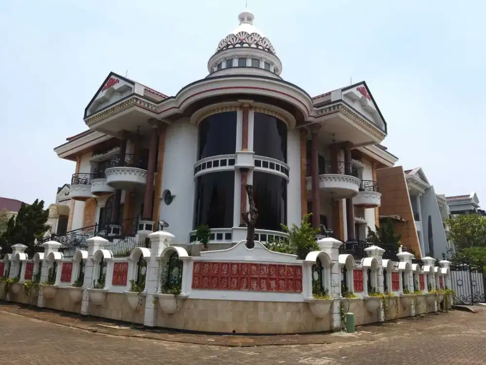 Rumah Mewah 3 Lantai Hook di Villa Gading Indah, Luas 689m²
