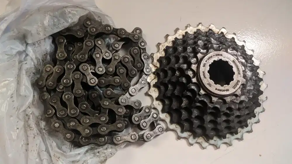 Sprocket Cassette Shimano 12-30T + Rantai KMC