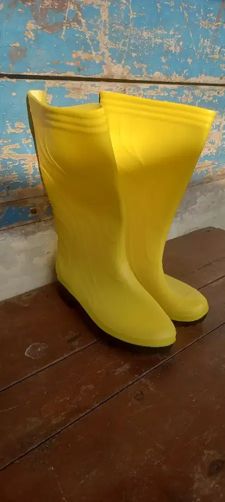 SEPATU BOOTS KARET TINGGI