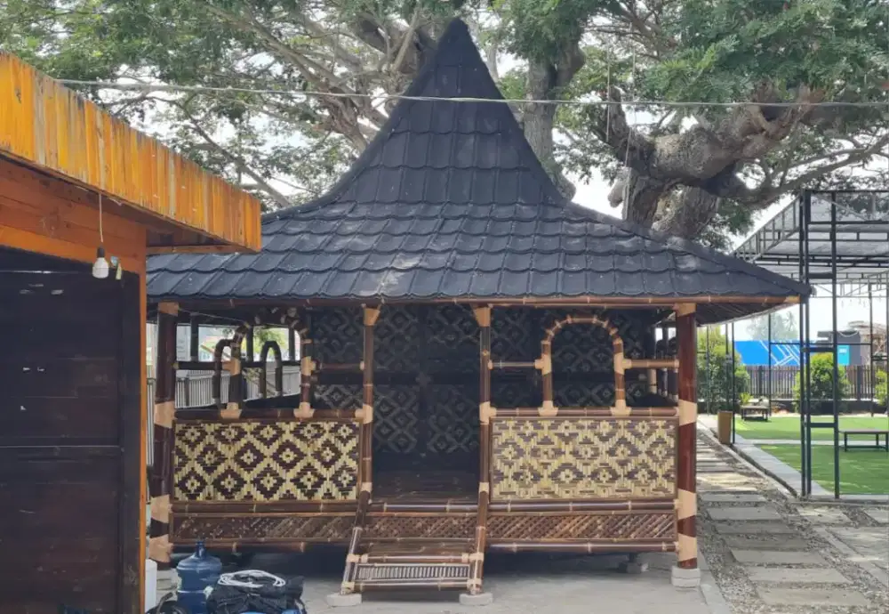 Saung gazebo musollah bambu artistik asri