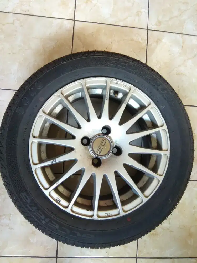Velg bekas ban baru
