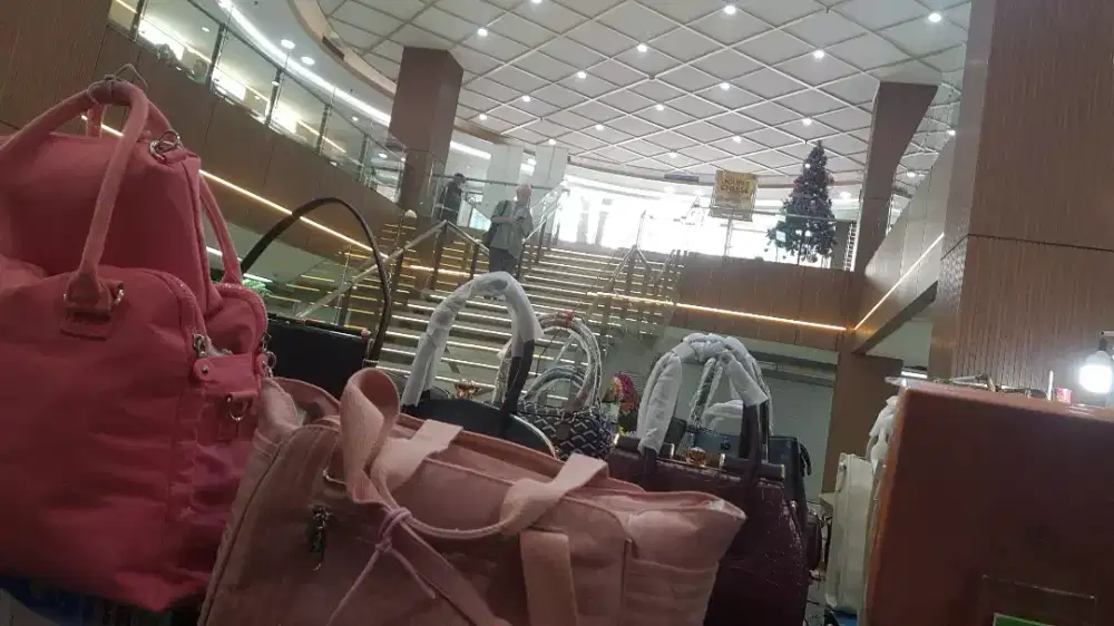 Lowanga kerja karya wanita di pasar pagi mangga dua