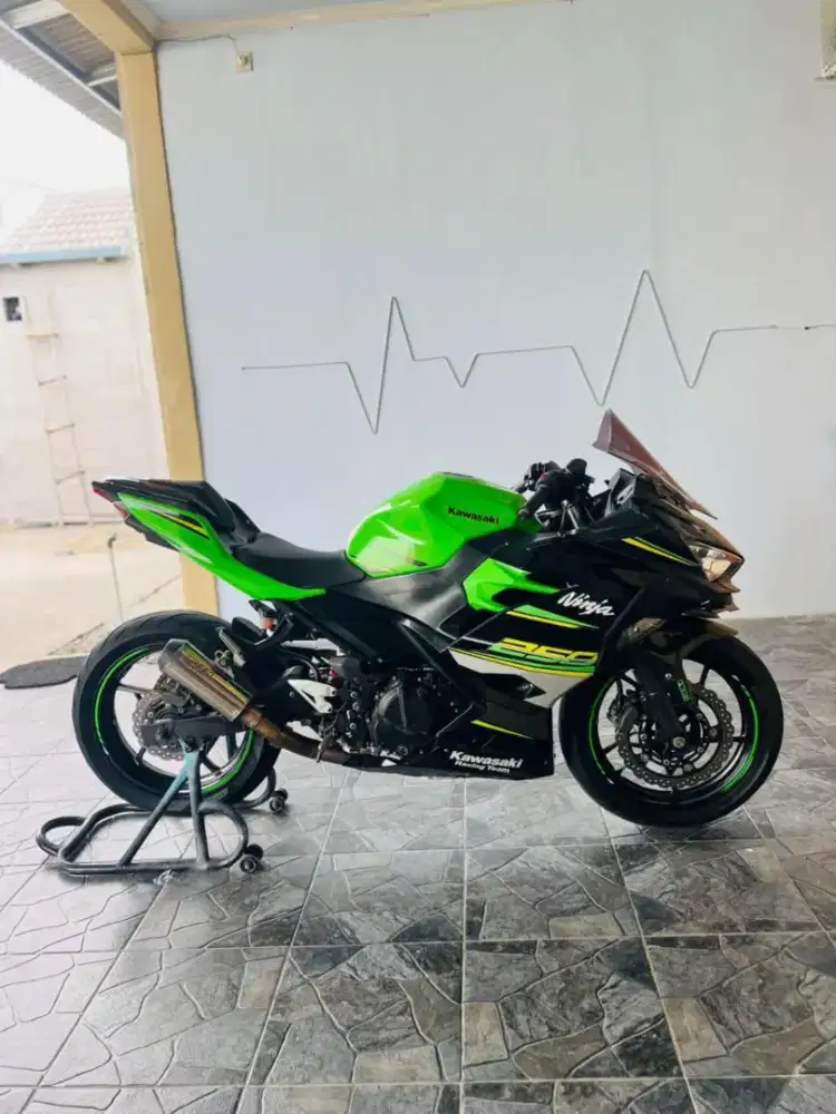 All new Ninja 250 fi KRT edition livery
