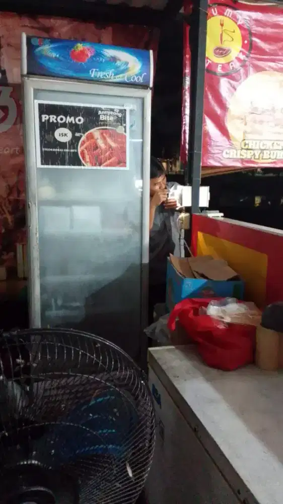 Showcase besar jual cepat