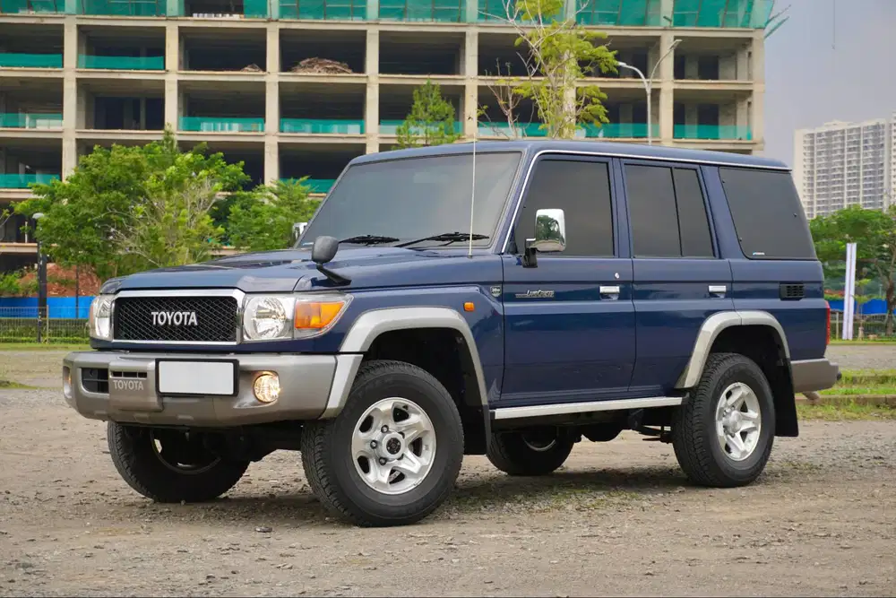 Toyota Land Cruiser 70 GRJ76 Special Edition 2015