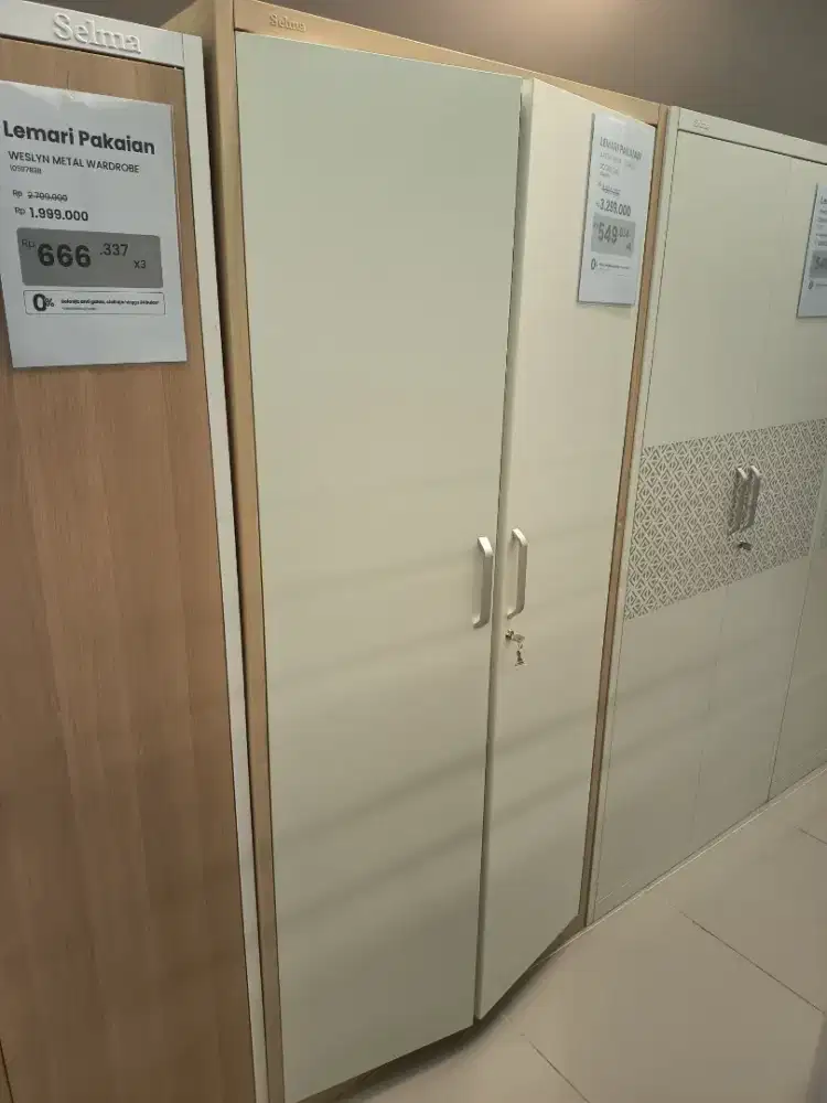 Lemari metal selma