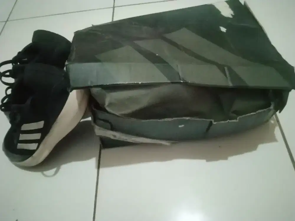 Di jual cepat sepatu anak merek adidas original