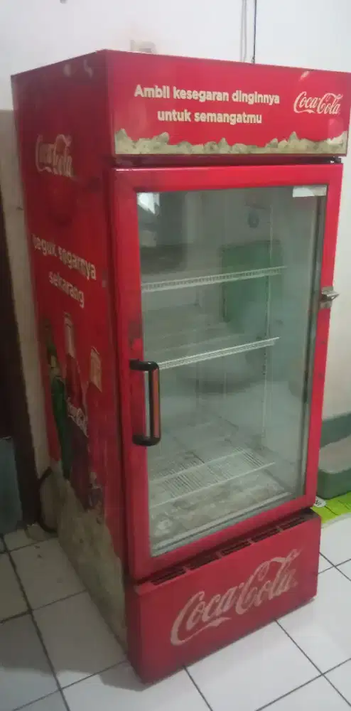 Jual show case masih bagus