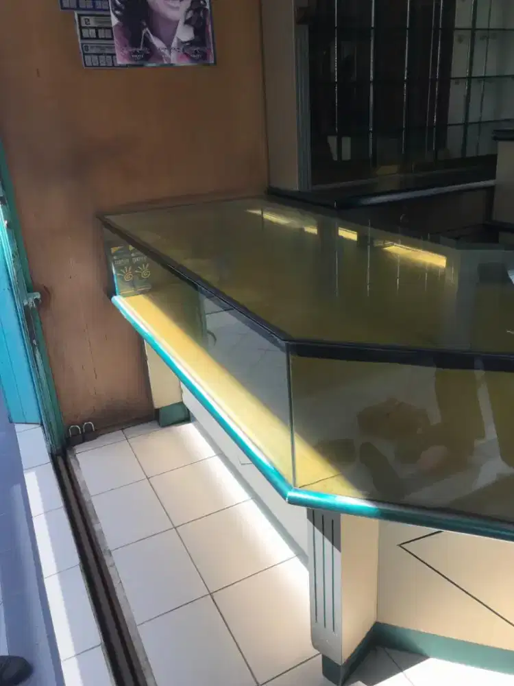 ETALASE KACA MATA / OPTIK