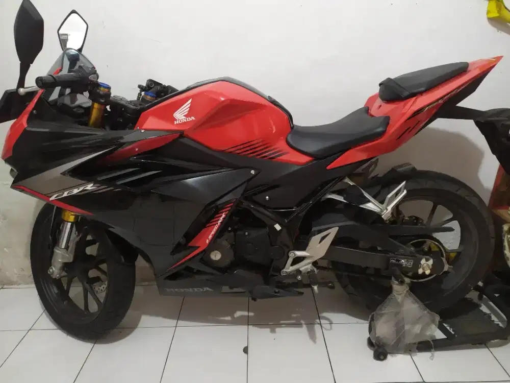 Motor bekas. Pajak hidup, Surat2 lengkap. Motor CBR 150R Tahun 2021