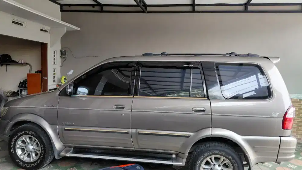 Isuzu panther grand touring th 2012