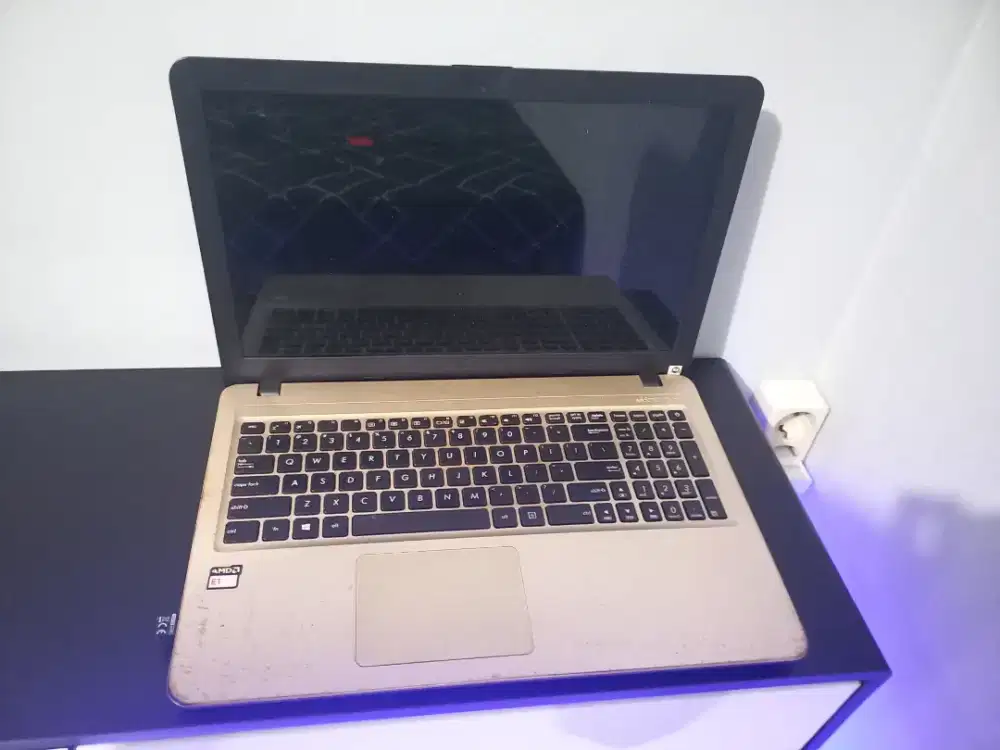 Laptop Asus X540YA (Ram 2GB HDD 500GB) Second