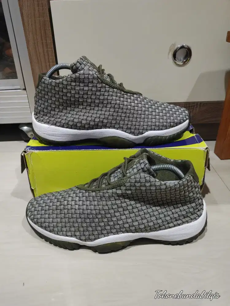 Sepatu Jordan future olive preloved size 42
