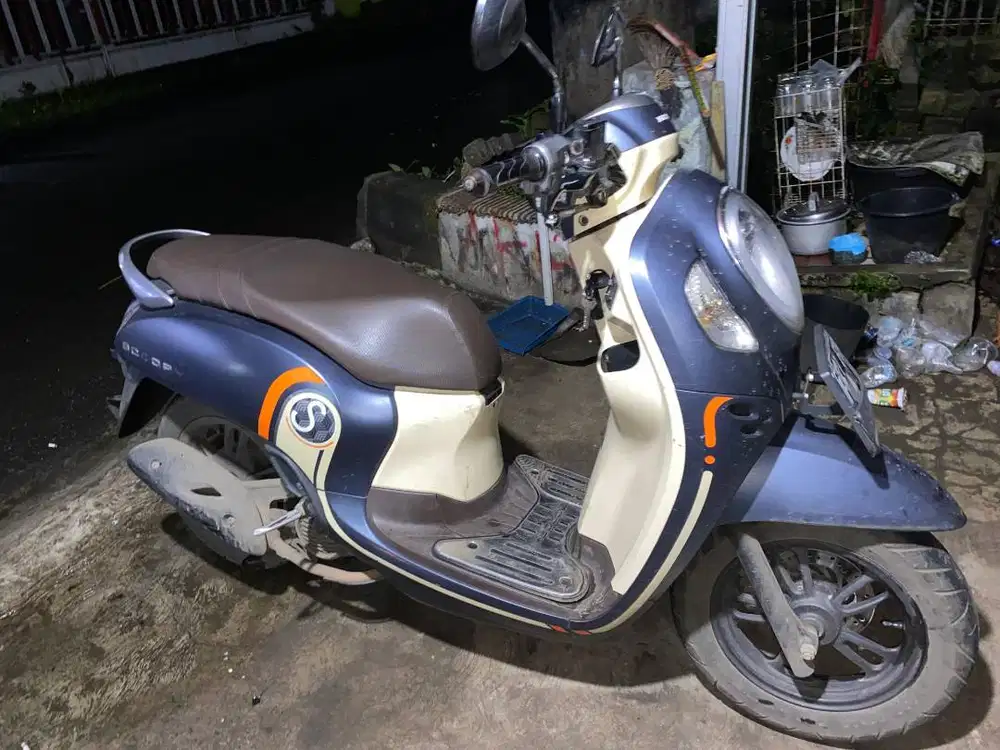 Scoopy tahun 2021 warna biru