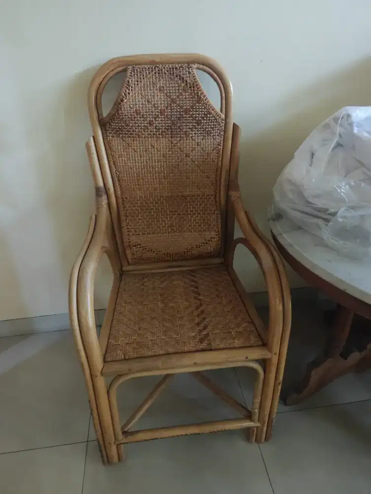 Kursi santai anyaman rotan