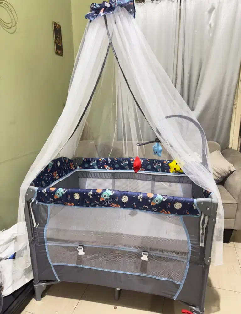 Tempat tidur bayi box bayi