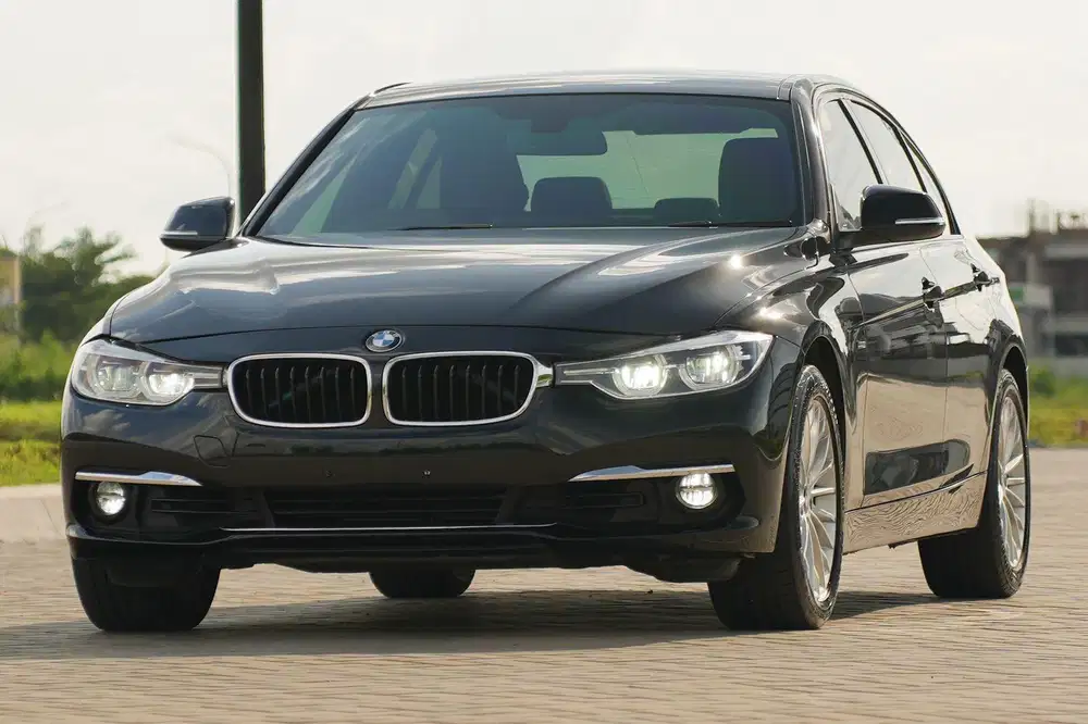 Digital Speedo! BMW 320i Luxury Facelift LCI 2018 Black c200 x1