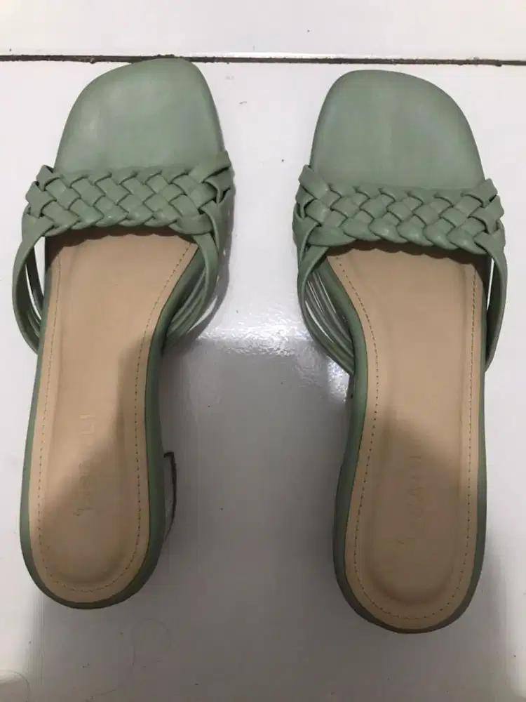 Heels wanita hijau kekinian