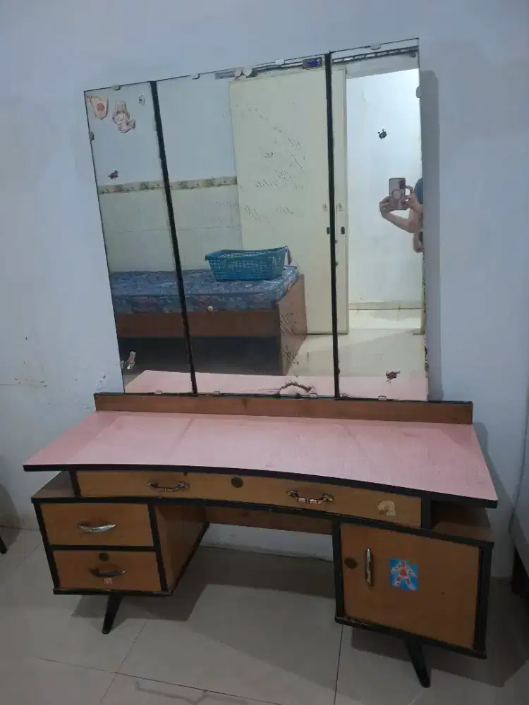 Dijual Meja Rias klasik