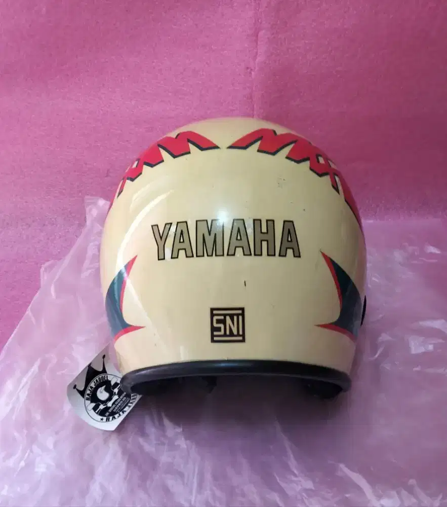 Dijual Helm jadul Yamaha RX kondisi mulus siap pakai bosku