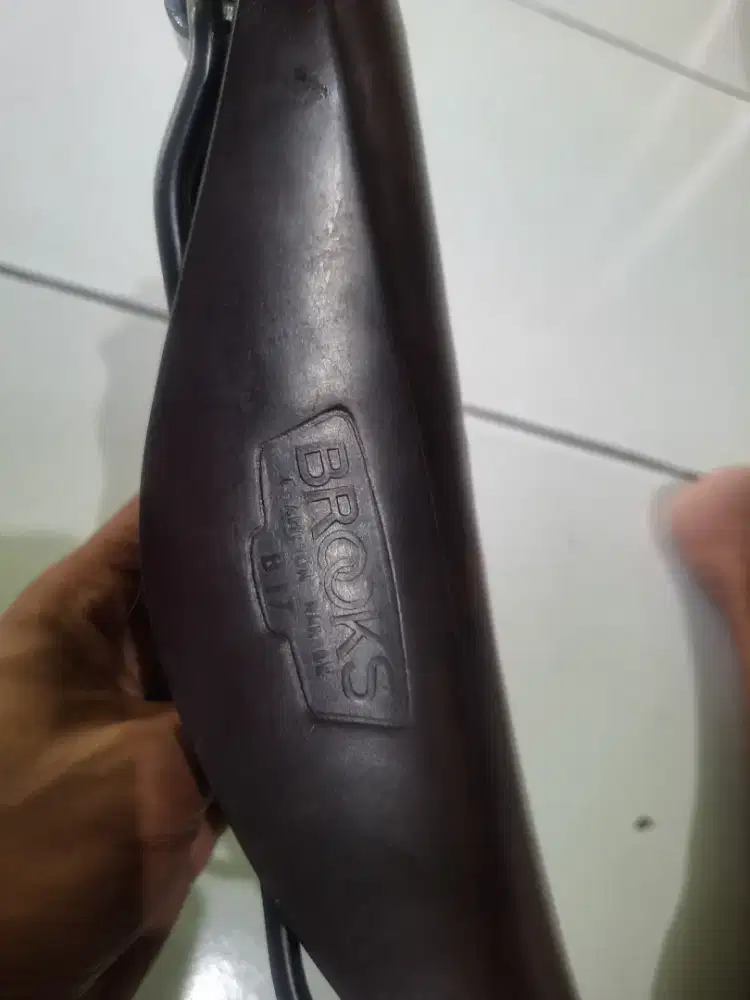 Saddle brooks B17