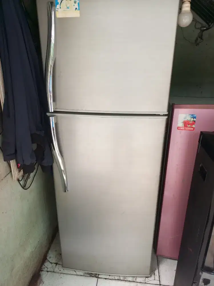 Kulkas sharp 2 pintu jumbo siap pakai normal no minus 1,2