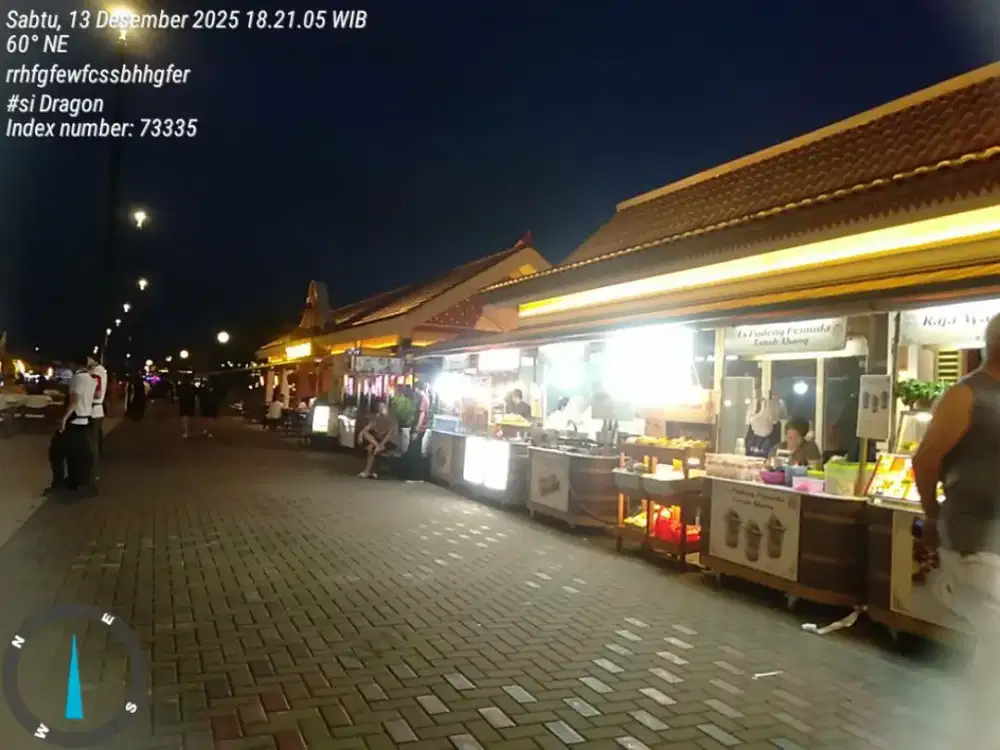 Karyawan mie ayam raya