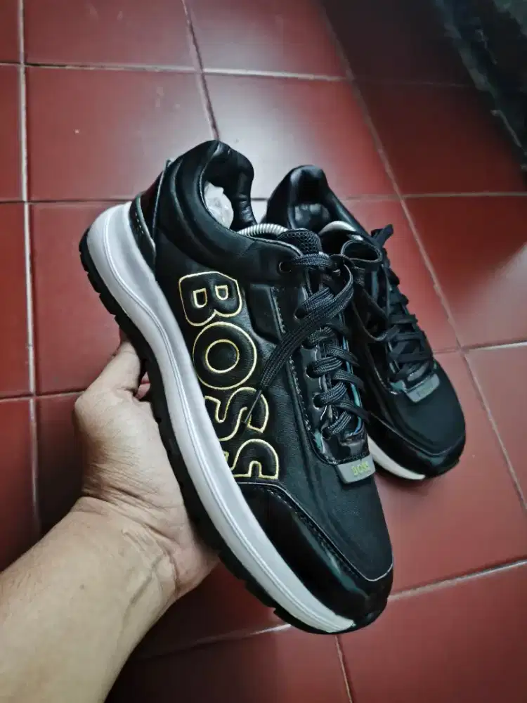 Hugo boss Made in Italy size 42