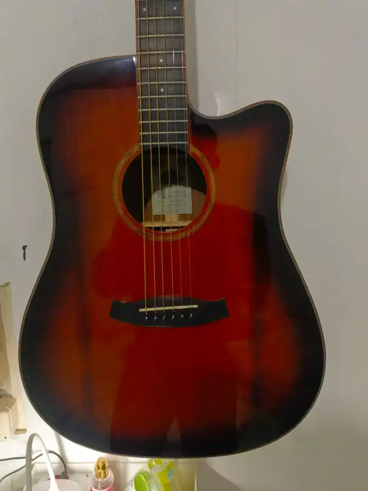 Gitar akustik elektrik tanglewood