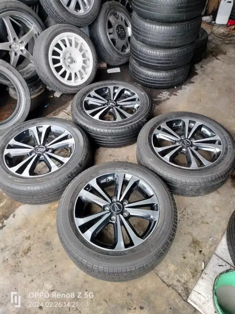 Jual vleg OEM Terios R17 pcd 5x114.3 kond mulus +ban bisa tukar tambah
