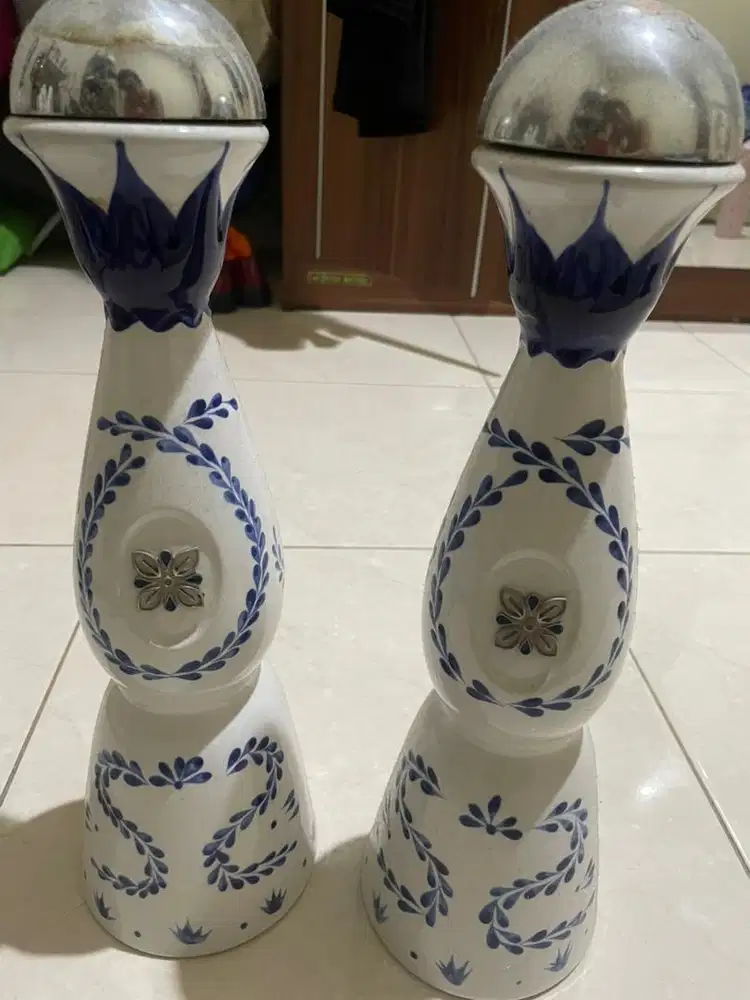 Botol azul kosong