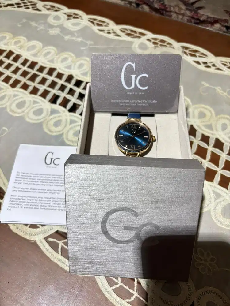 JAM TANGAN GUESS COLLECTION Y49003L7MF