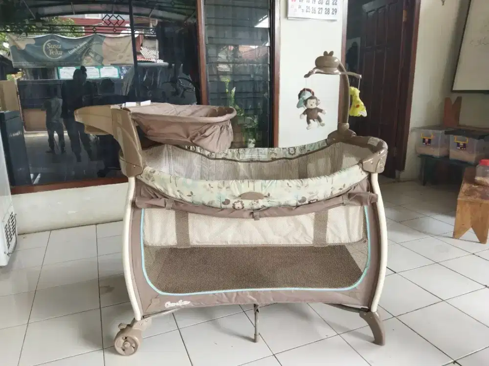 Jual Box bayi merek COCOLATTE kondisi mulus seperti baru..harga nego!!