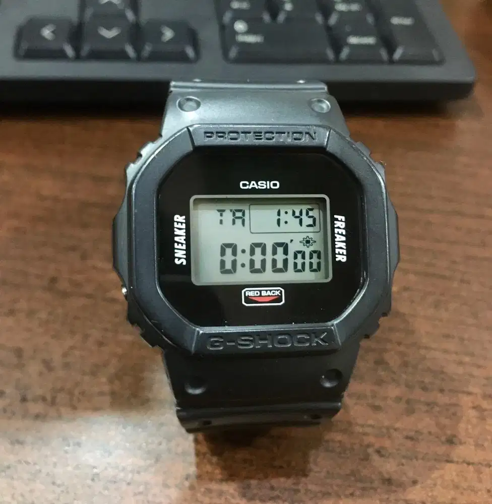 Gshock DW5700SF