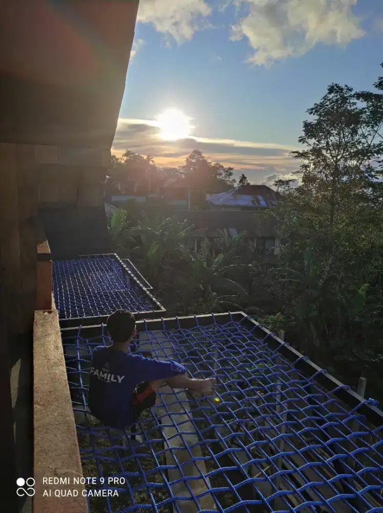 rumah kayu dengan view alam dan kebun