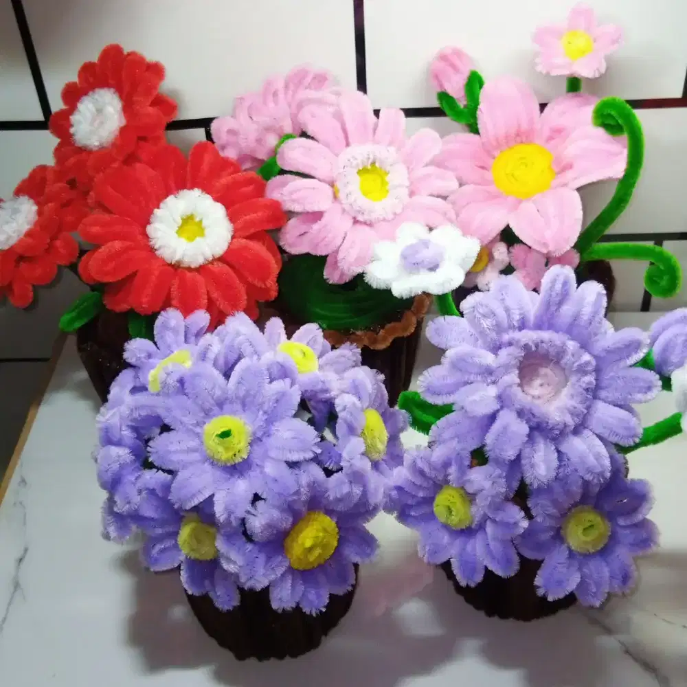 Kerajinan tanaman hias dari kawat bulu (chenille)