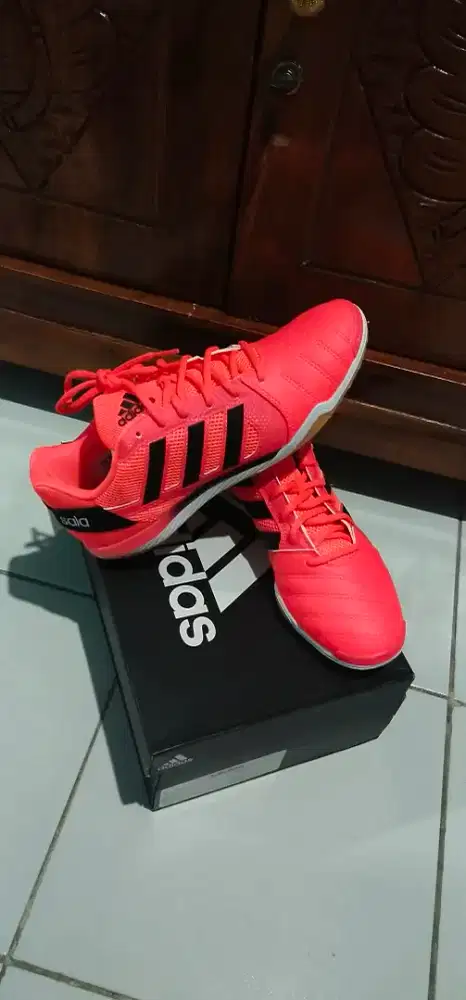 Sepatu futsal adidas top sala no 42