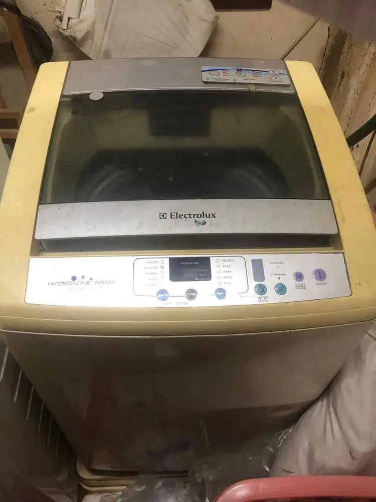 Mesin cuci electrolux 7kg top loading second