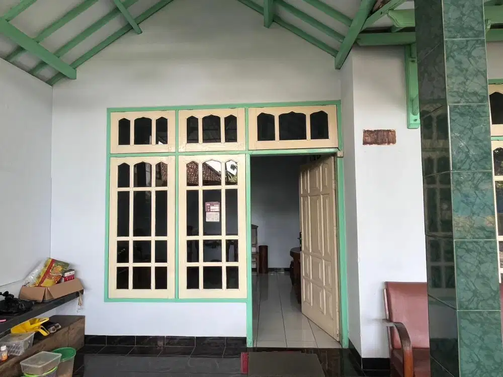 JUAL RUMAH DENGAN HALAMAN SANGAT LUAS