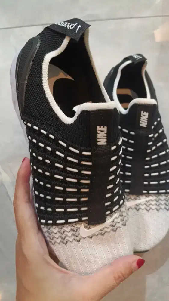 Sepatu Running Slip On Ori Nike React Phantom Run Fk 2 - Black/White